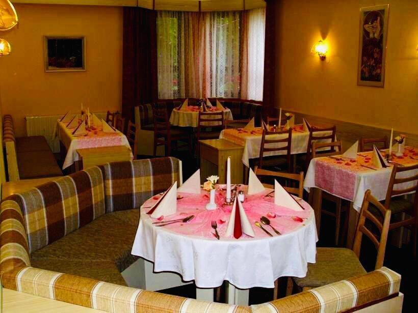 Restaurace A Penzion Maja Benecko Bagian luar foto