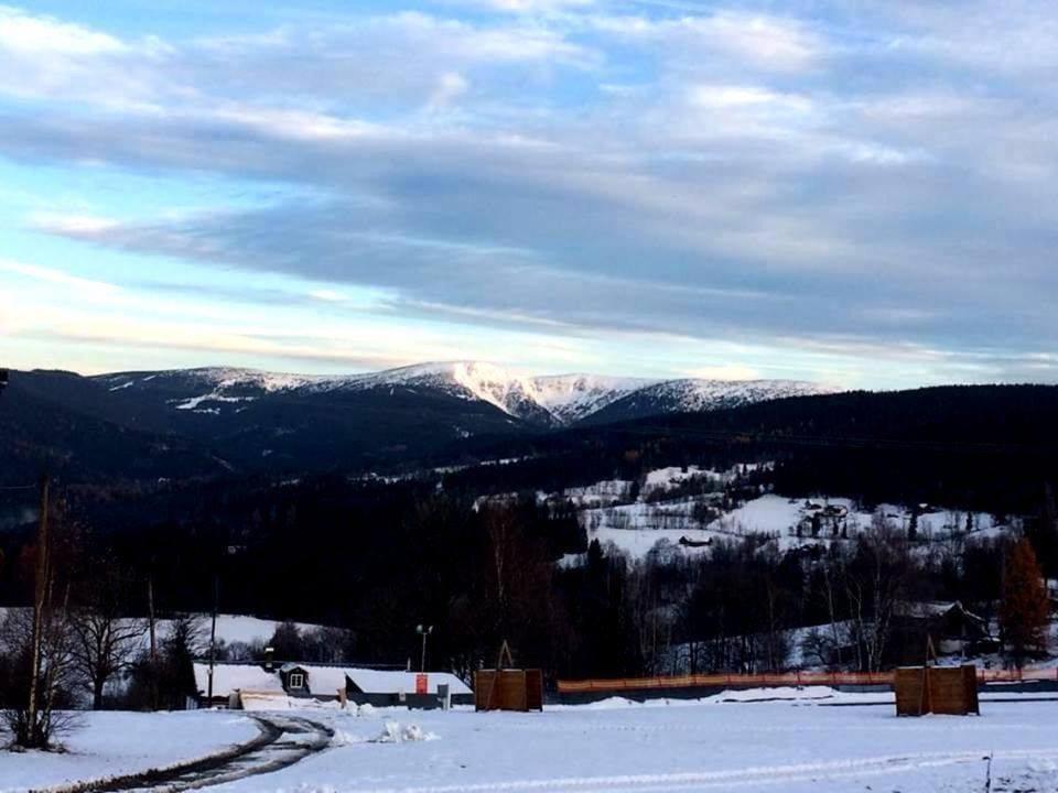 Restaurace A Penzion Maja Benecko Bagian luar foto