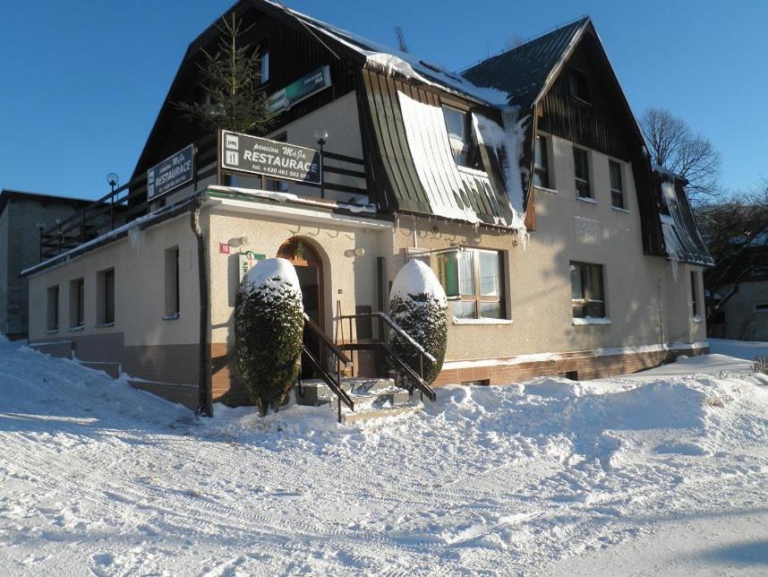 Restaurace A Penzion Maja Benecko Bagian luar foto