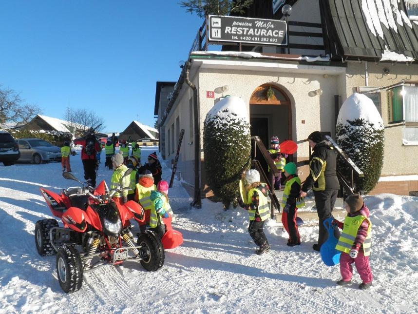 Restaurace A Penzion Maja Benecko Bagian luar foto