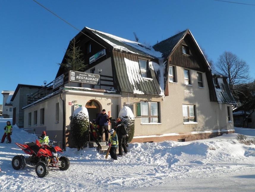 Restaurace A Penzion Maja Benecko Bagian luar foto