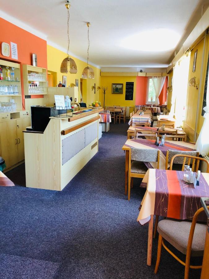 Restaurace A Penzion Maja Benecko Bagian luar foto