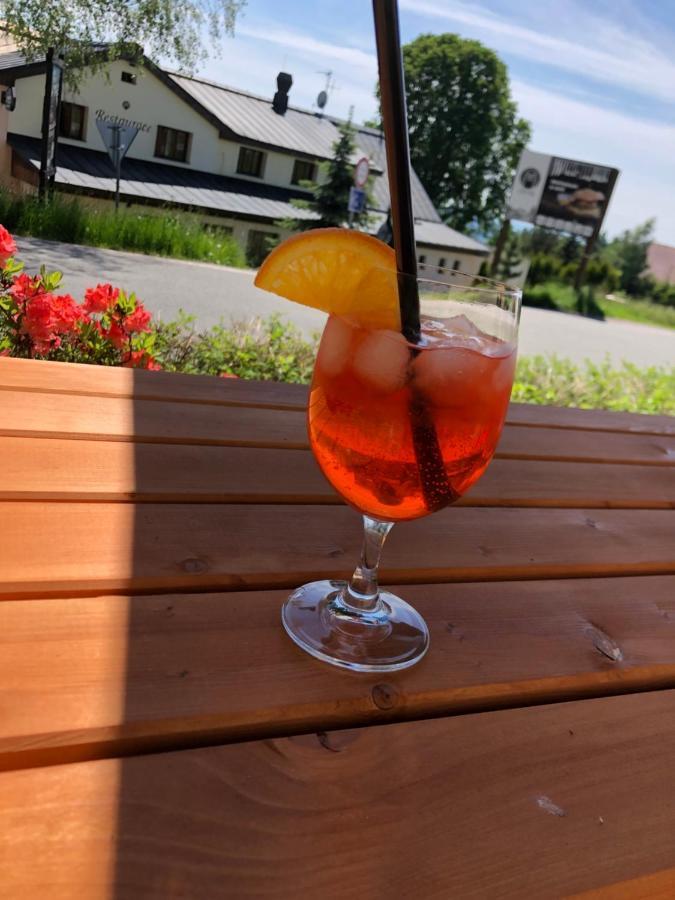 Restaurace A Penzion Maja Benecko Bagian luar foto