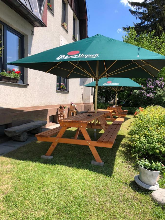 Restaurace A Penzion Maja Benecko Bagian luar foto