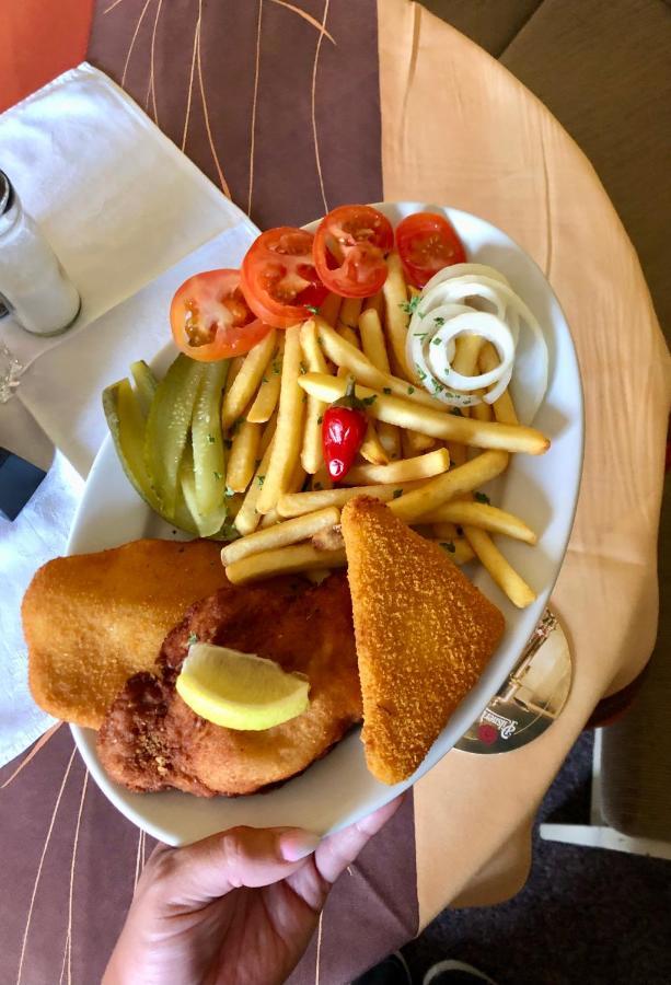 Restaurace A Penzion Maja Benecko Bagian luar foto
