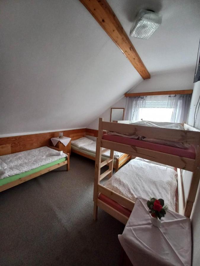 Restaurace A Penzion Maja Benecko Bagian luar foto