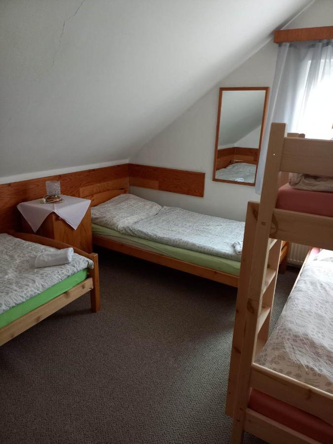 Restaurace A Penzion Maja Benecko Bagian luar foto